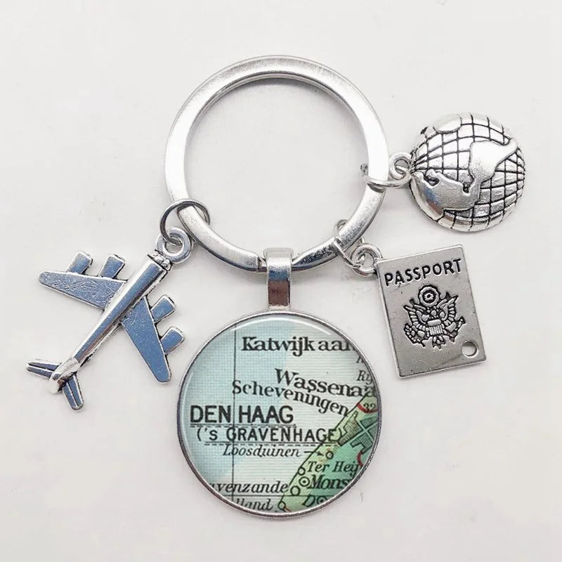 World Map Keychain Travel Exploring Glass Dome Cabachon Aircraft Charm Pendant Keychain Men's and Women's Gift Jewelry Keychain.